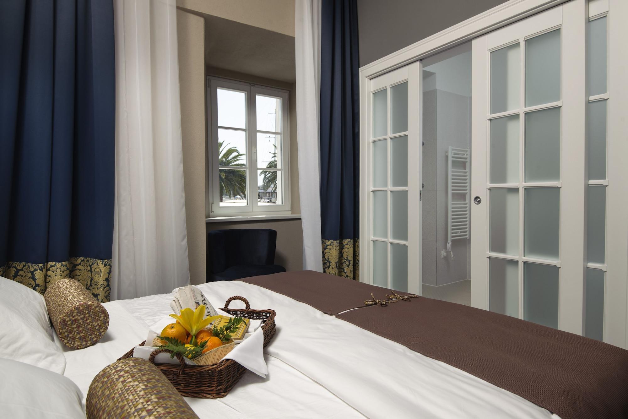 XII Century Heritage Hotel Трогир Екстериор снимка