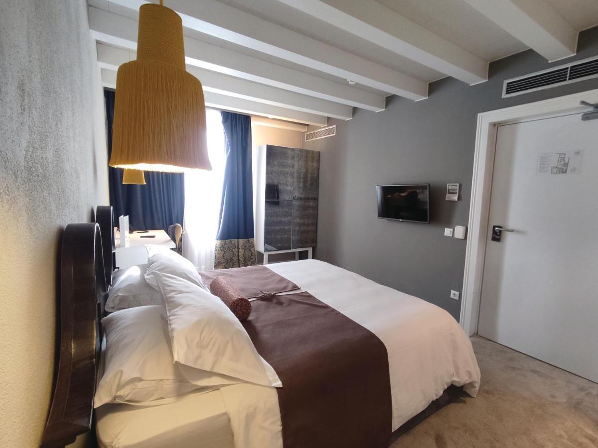 XII Century Heritage Hotel Трогир Екстериор снимка